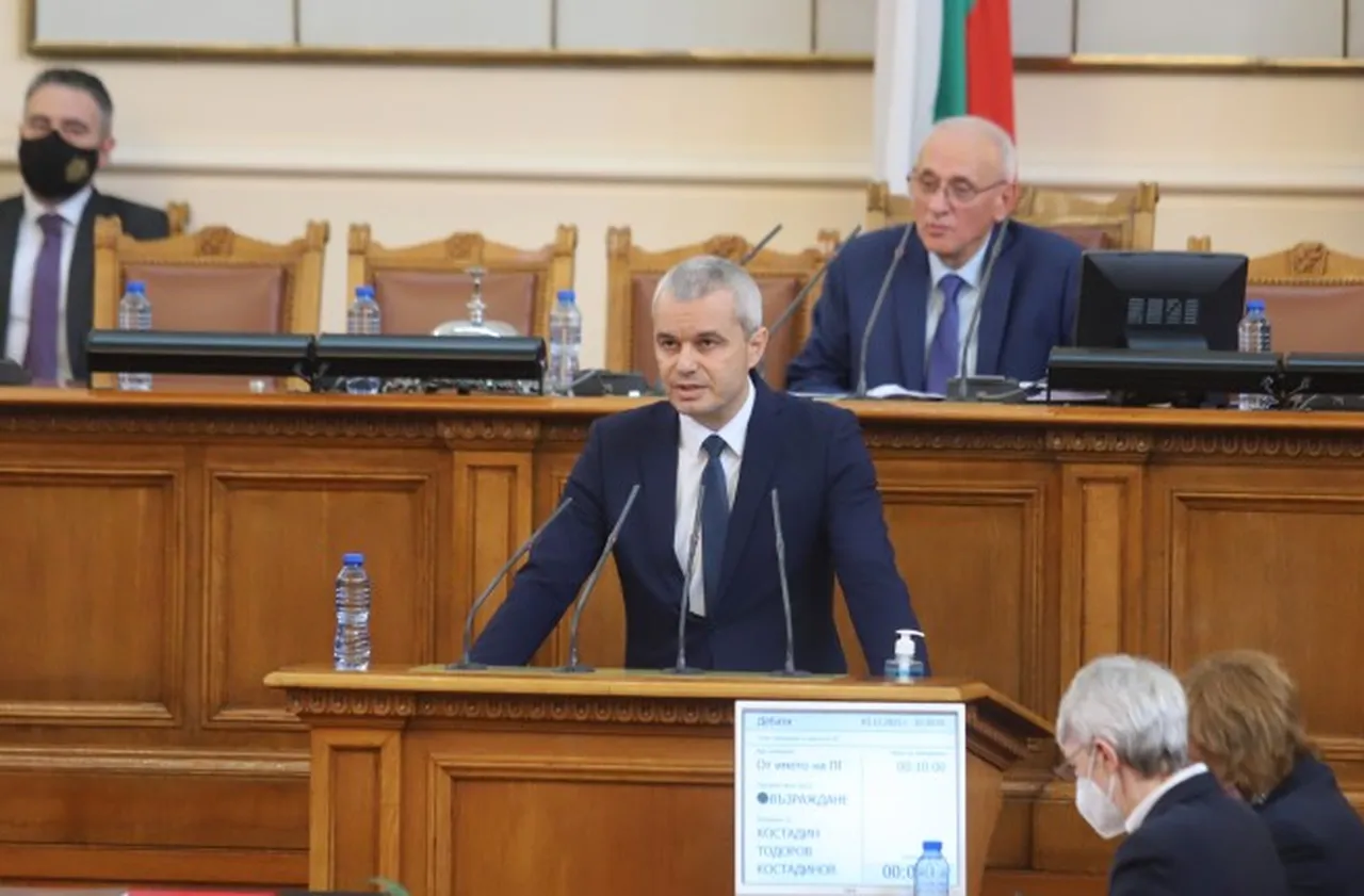 Костадинов призова и да му се търси предпазната маска