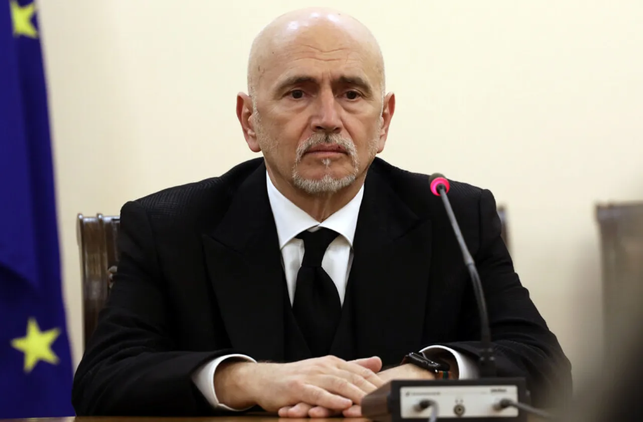 Събев обеща, че няма да допусне прекъсване на превозите