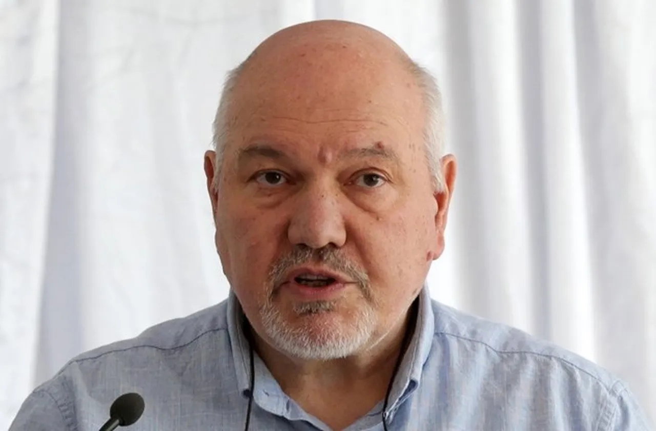 Александър Маринов не вижда ГЕРБ/СДС и ПП/ДБ в редовен кабинет