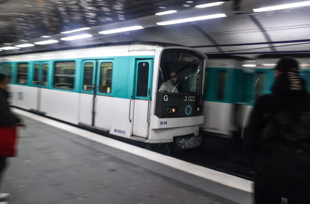 Задържаха британски гражданин, рушил в метрото