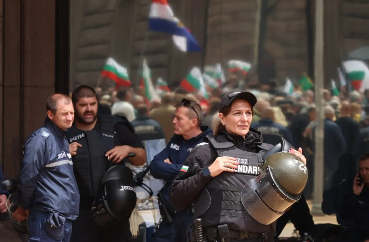 Хиляди на протест в защита на лева: Блокади, шествия и призиви за референдум срещу еврото (СНИМКИ/ВИДЕО)