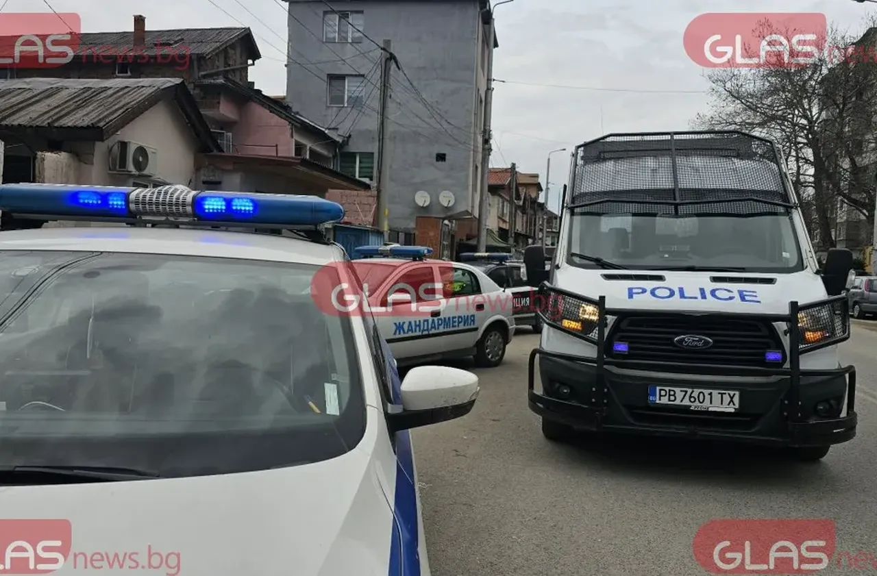 Акция! Задържаха двама за купуване на гласове