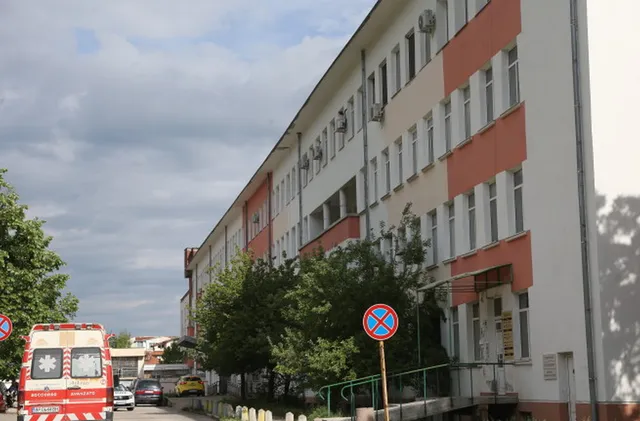 Медици масово напускат болницата във Враца, спасяват я с кризисен план