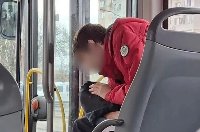 Паника в София: Агресивен мъж с минало на нападения отново се движи свободно