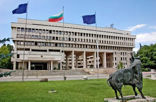 МВнР призова българите в Кувейт да напуснат страната незабавно по суша