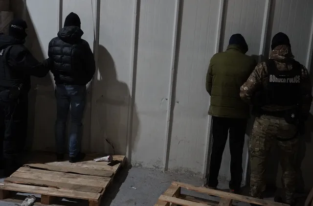 След акцията в Дупница: Очакват се нови данни за нелегалната база за цигари