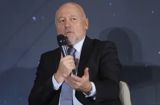 Тагарев: Светът си отдъхна след примирието, петролът падна, борсите тръгнаха нагоре