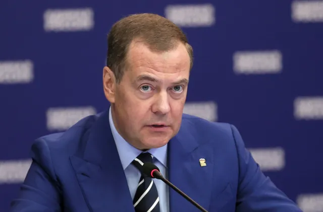 Медведев за войната в Иран: Това е шах между трима, но Израел не играе на страната на САЩ