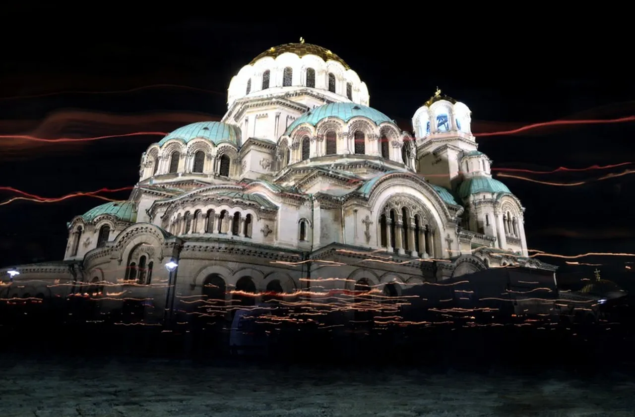 ПЪРВО В News24sofia.eu! Драма в нощта на Възкресението: Жена получи гърч пред „Александър Невски“