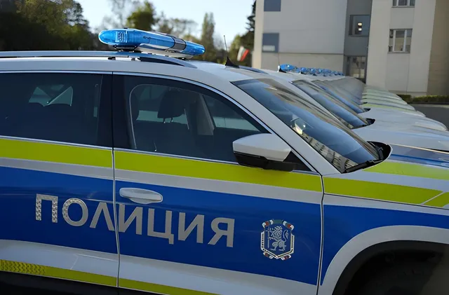 КАСКАДА С ТЕЖЪК КРАЙ: 15-годишно момиче шофира, двама летят от тавана!