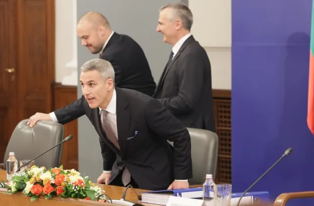 Властта се хвали предизборно, че със запретнати ръкави се бори за честен вот