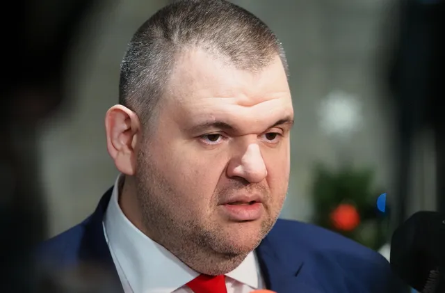 Делян Пеевски по-харесван от Слави Трифонов и Доган