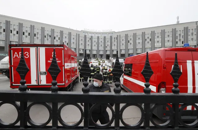 Пожар в петролен терминал в Южна Русия, стотици огнеборци на място