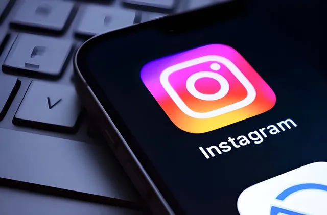 Instagram ще уведомява родители при рискови търсения от тийнейджъри
