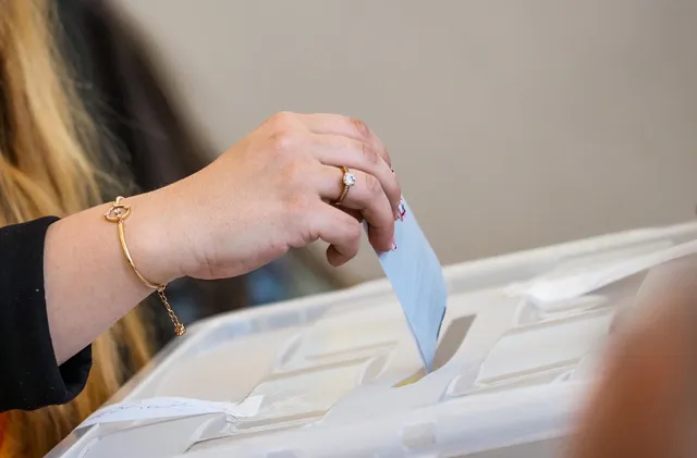 75 секции без машинно гласуване, активността достигна 34,63% към 16:00 часа