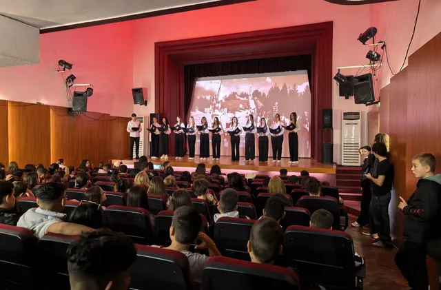 Ученици в Царево почетоха 150 години от Априлското въстание с тържествена програма (СНИМКИ)