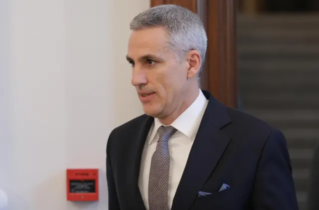 Сарафов подаде оставка, Гюров с остра атака: „Пирова победа, битката тепърва започва“