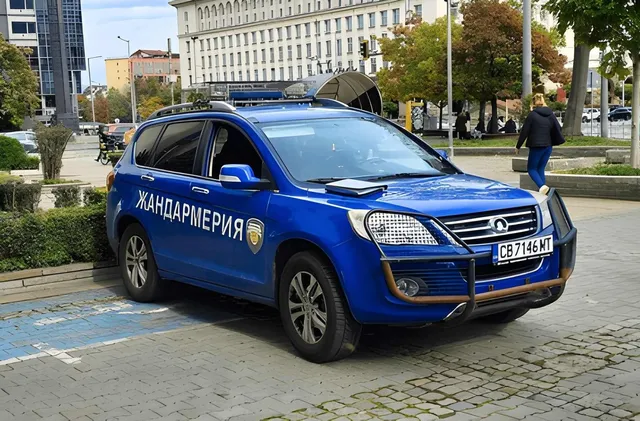 Трима братя нахлуха в дом и пребиха мъж в Трън