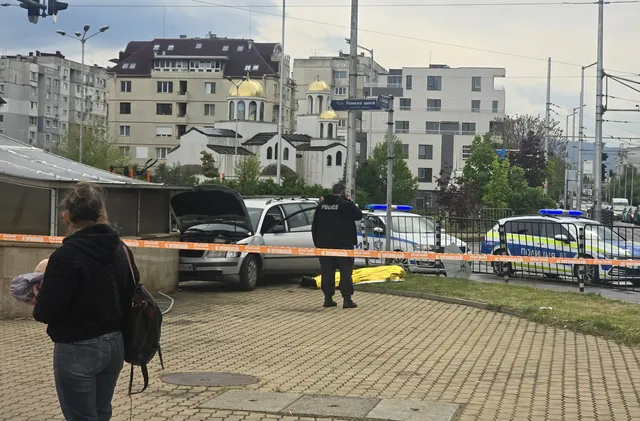 Кола се заби в конструкция на метрото при „Бели Дунав", има жертва (ВИДЕО)