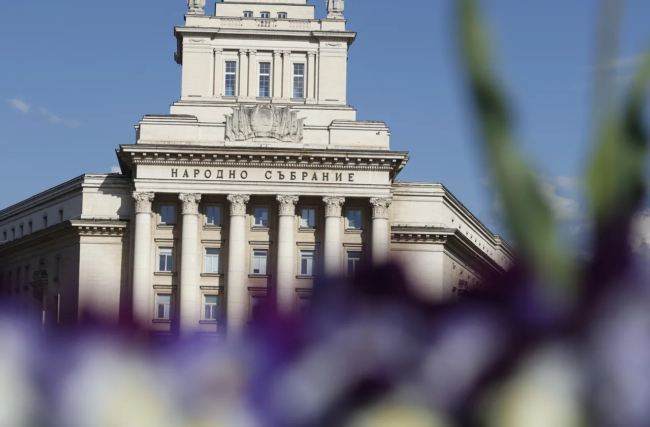 Разцепление в парламента: ПП и ДБ се разделят, пренареждат силите в 52-рото НС