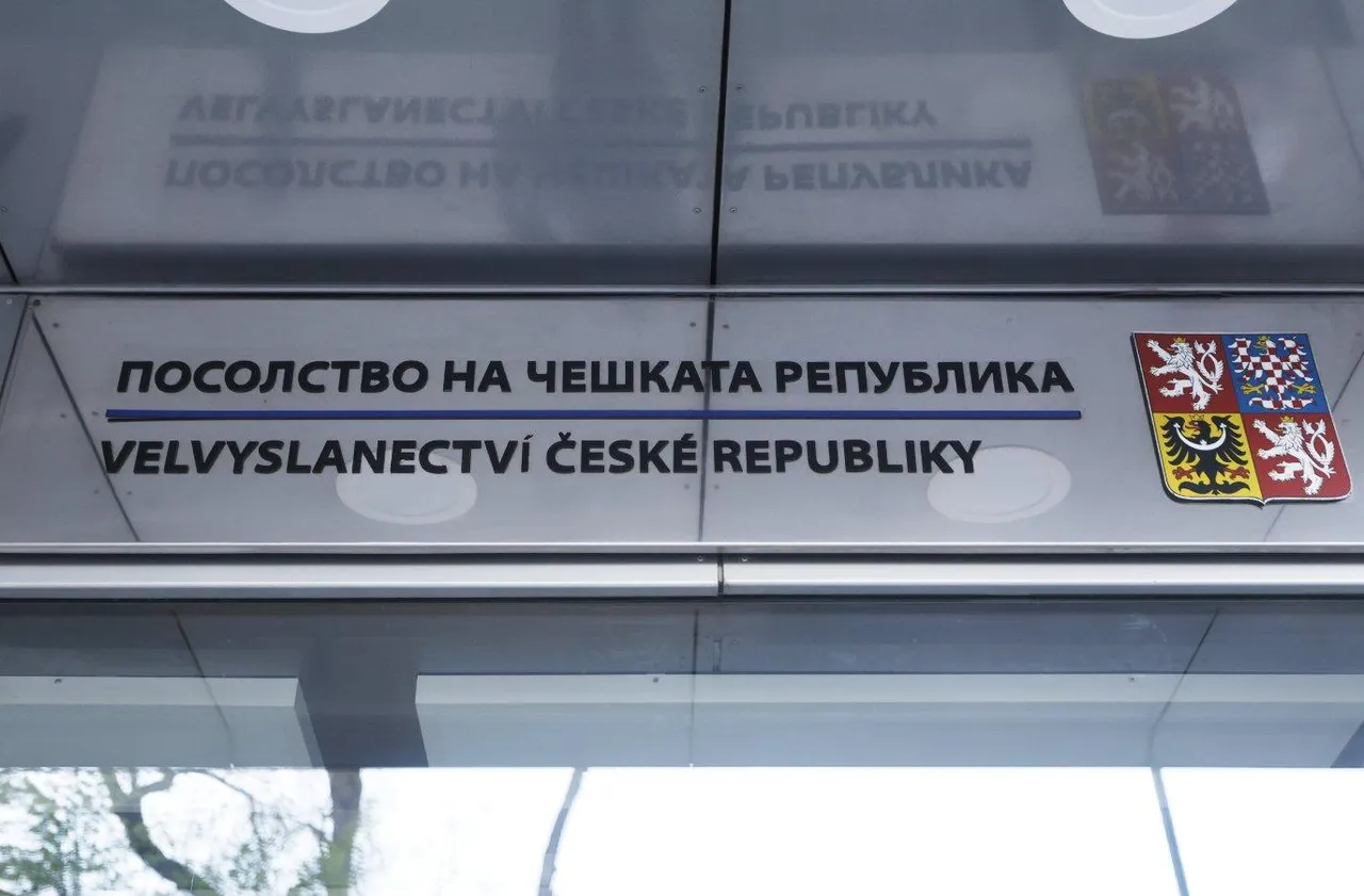 Протест: Чешкият център София трябва да продължи дейността си в България