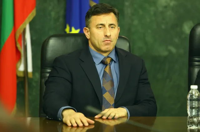 Кабинетът на Радев готви ревизия на управлението на „Лукойл“
