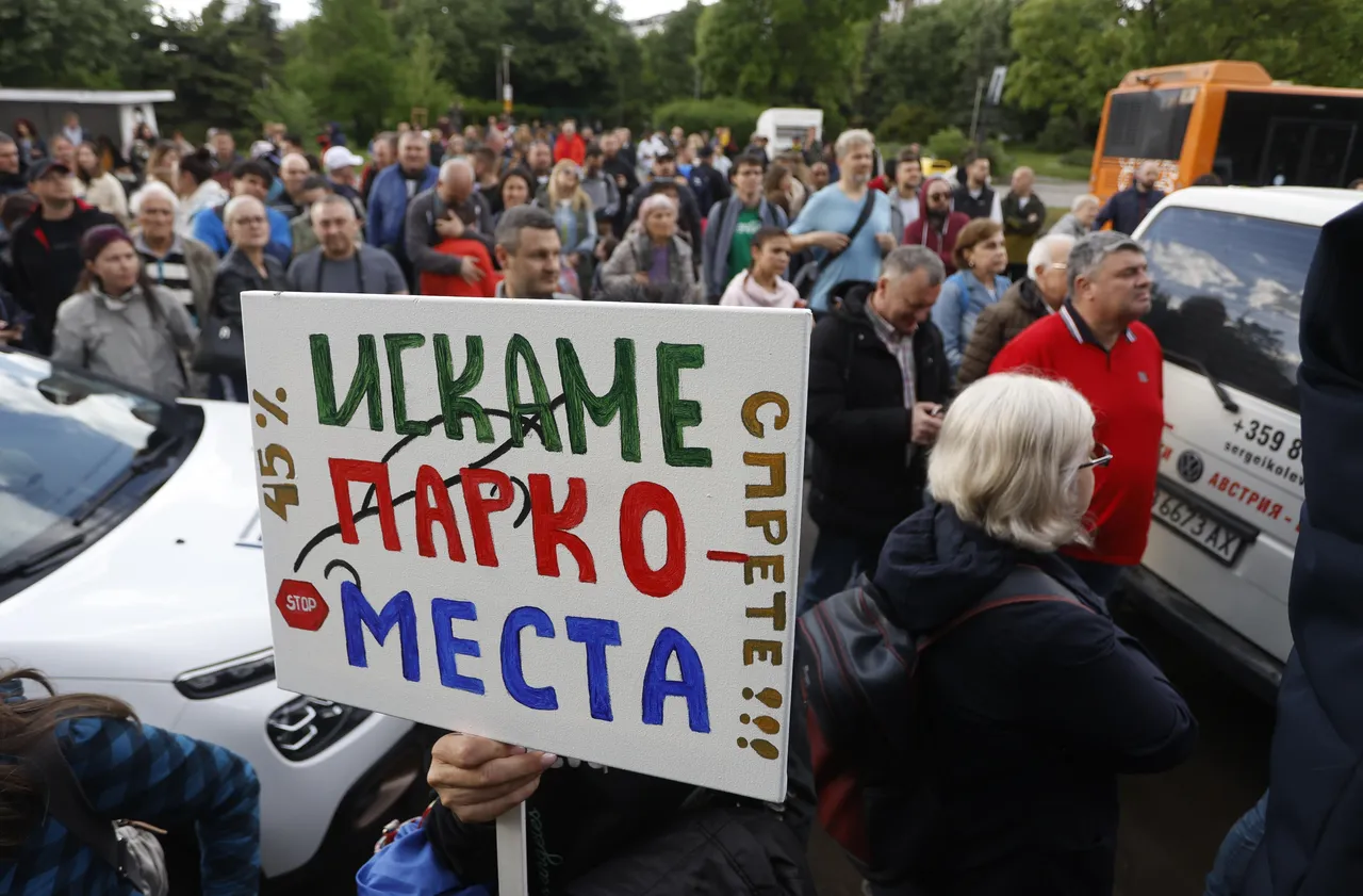 Протест в квартал „Младост“ в София срещу 75-метрова сграда блокира бул. „Александър Малинов“ (СНИМКИ)