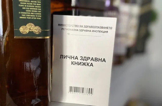 Разкриха схема за фалшиви здравни книжки във Варна