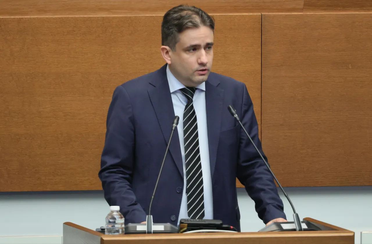 Божидар Божанов: Ограничаването на опозицията вреди на демокрацията и парламентаризма