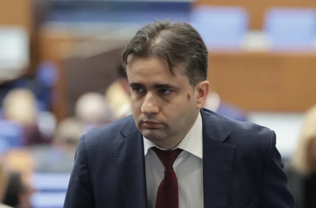 Божанов: Има задкулисни връзки между „диванчето на Петьо Еврото“ и властта (ВИДЕО)