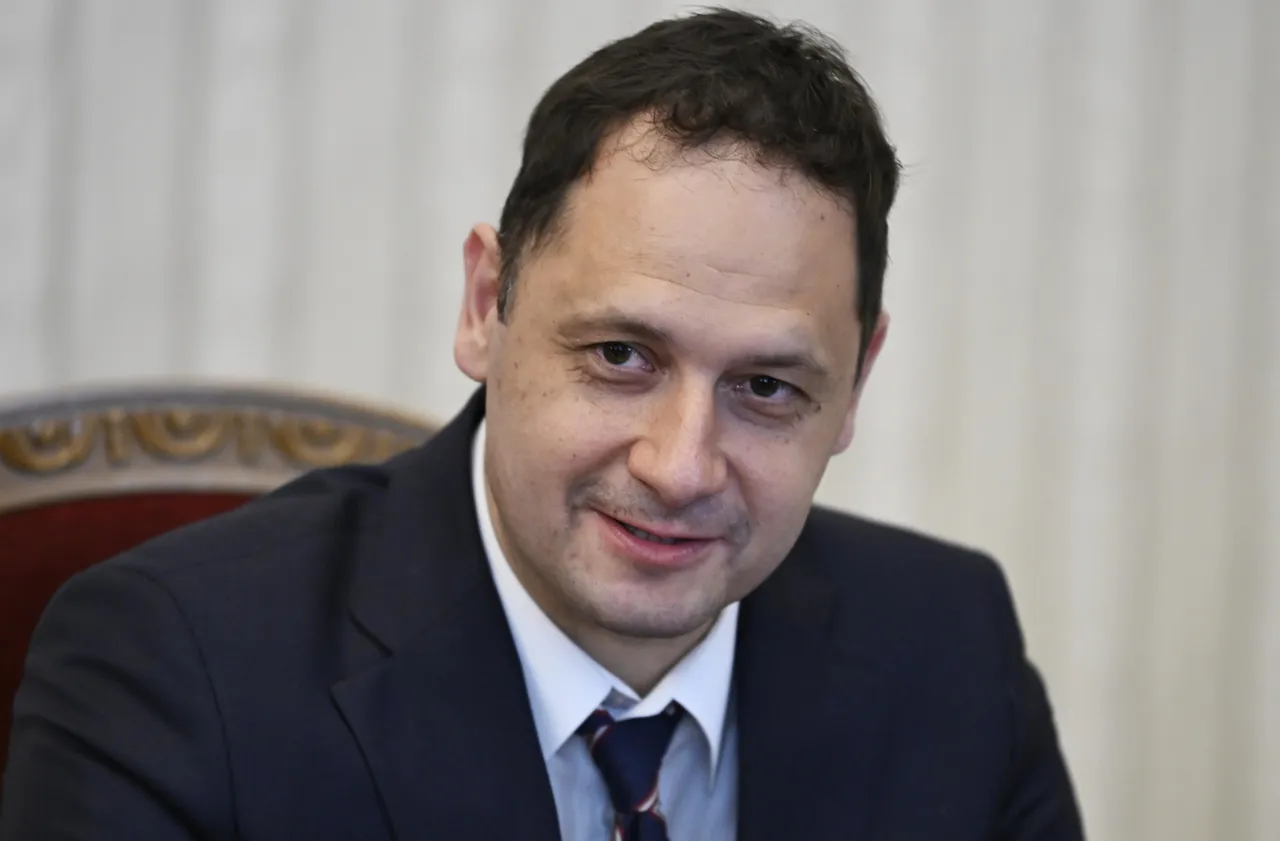 ПБ замразява ръста на депутатските заплати