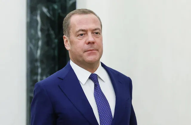 Медведев заплаши Европа след инцидента с дрон в Румъния