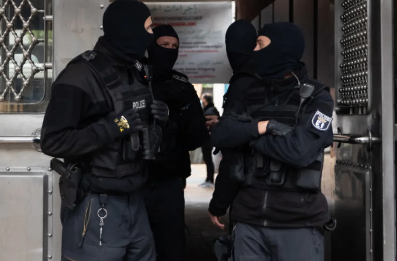 Две българки разследвани за сводничество при акция срещу незаконни публични домове в Австрия