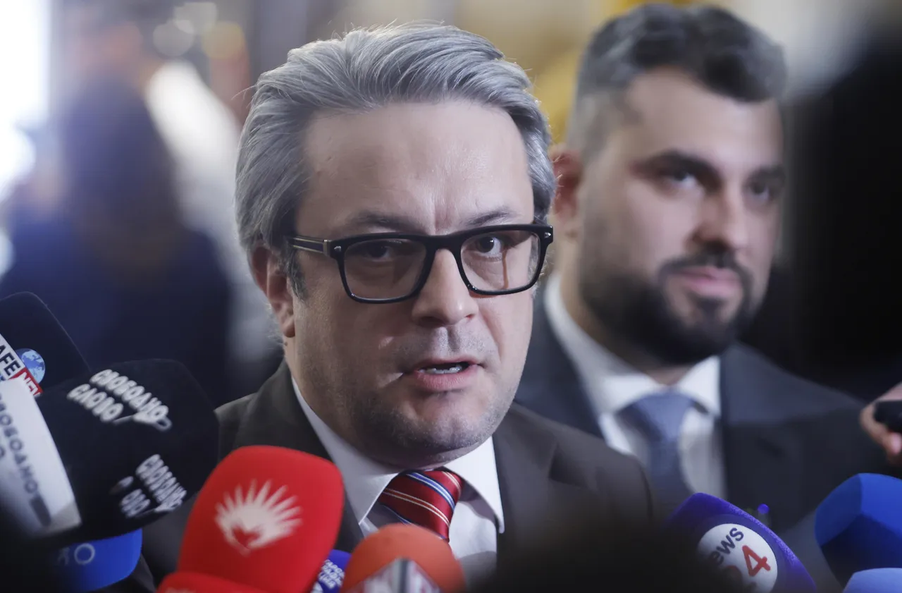 БИКОВ НАПАДНА РАДЕВ: Превърна се в рекламно лице на големите вериги!
