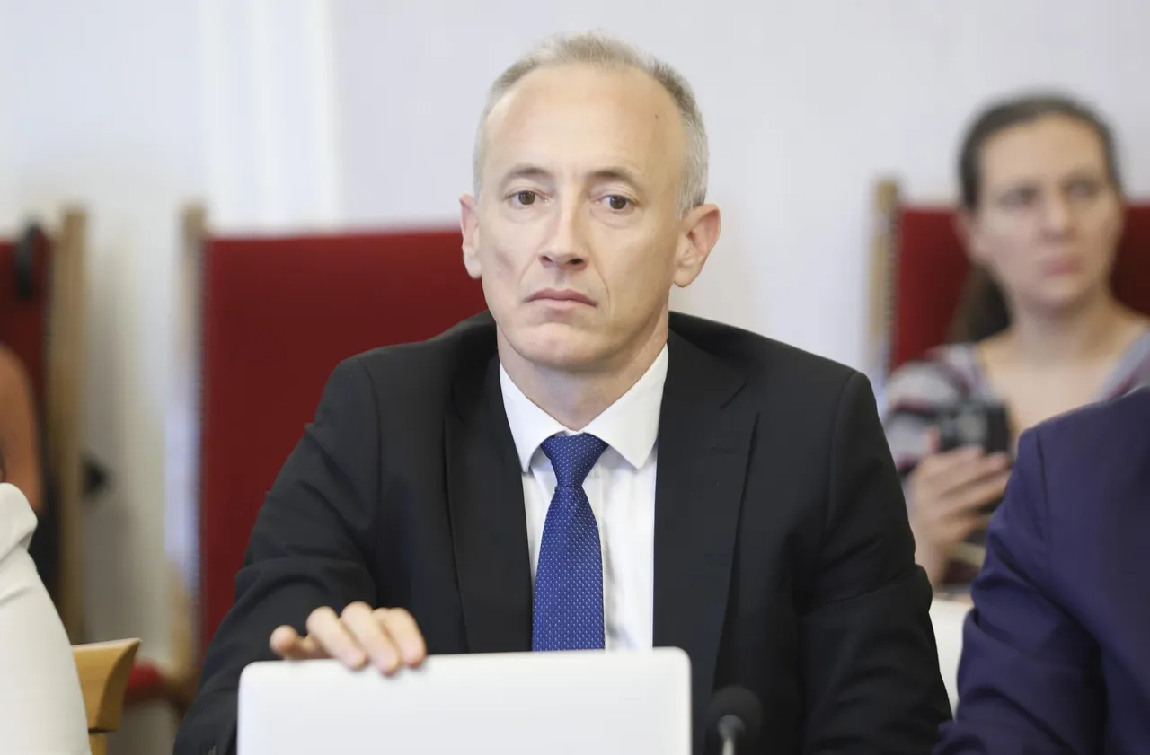 Вълчев: Нулирането на сметки на училища е прибързана мярка