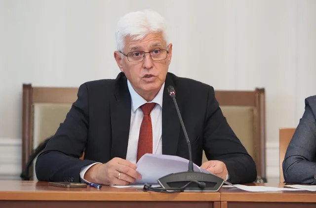 България спира безвъзмездната военна помощ за Украйна от военните складове