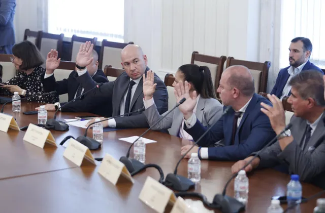 Промени в парламентарните комисии: депутати размениха места, нови назначения от ГЕРБ и „Прогресивна България“ 