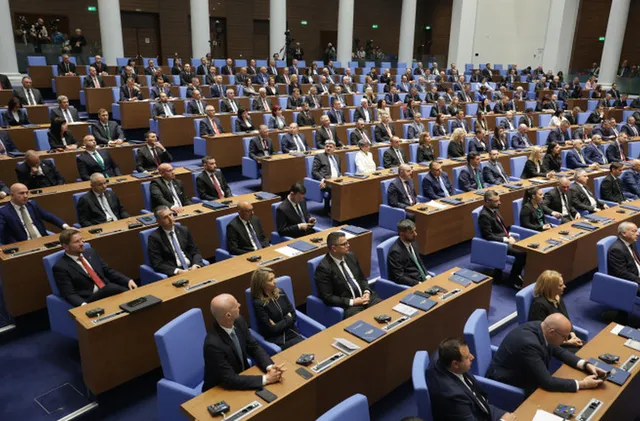 Парламентът замрази депутатските заплати без дебати