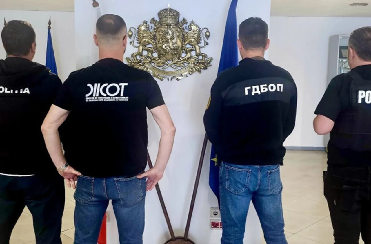 Разбиха група за скимиране на карти за гориво и финансови измами в ЕС