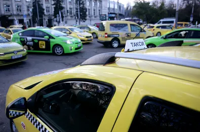 Такситата поискаха достъп до бус лентите и по-тежки наказания за агресия срещу шофьори