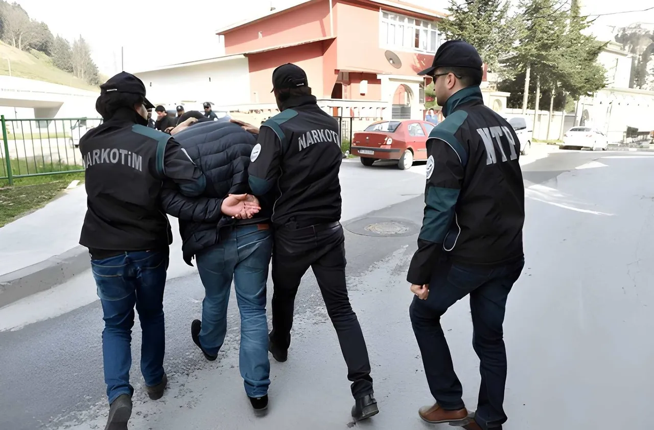 Задържаха 24 души при операция срещу престъпна организация в Турция