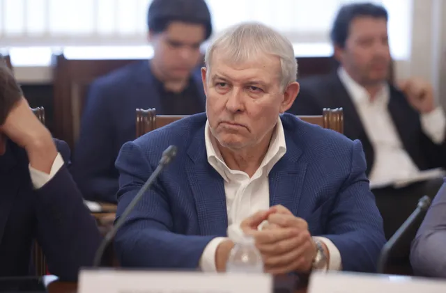 Румен Христов се оттегля от лидерския пост в СДС 