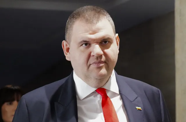 Пеевски обвини МВР в незаконно разследване на личните му полети (ВИДЕО)