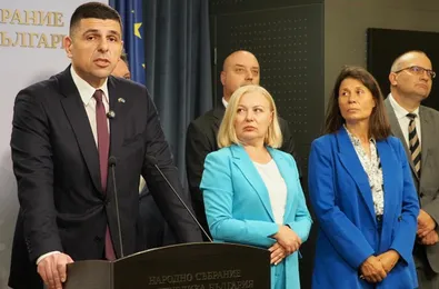 Мазното турско кафе води до амнезия? Ивайло Мирчев гласувал "За" избора на Десислава Атанасова в КС