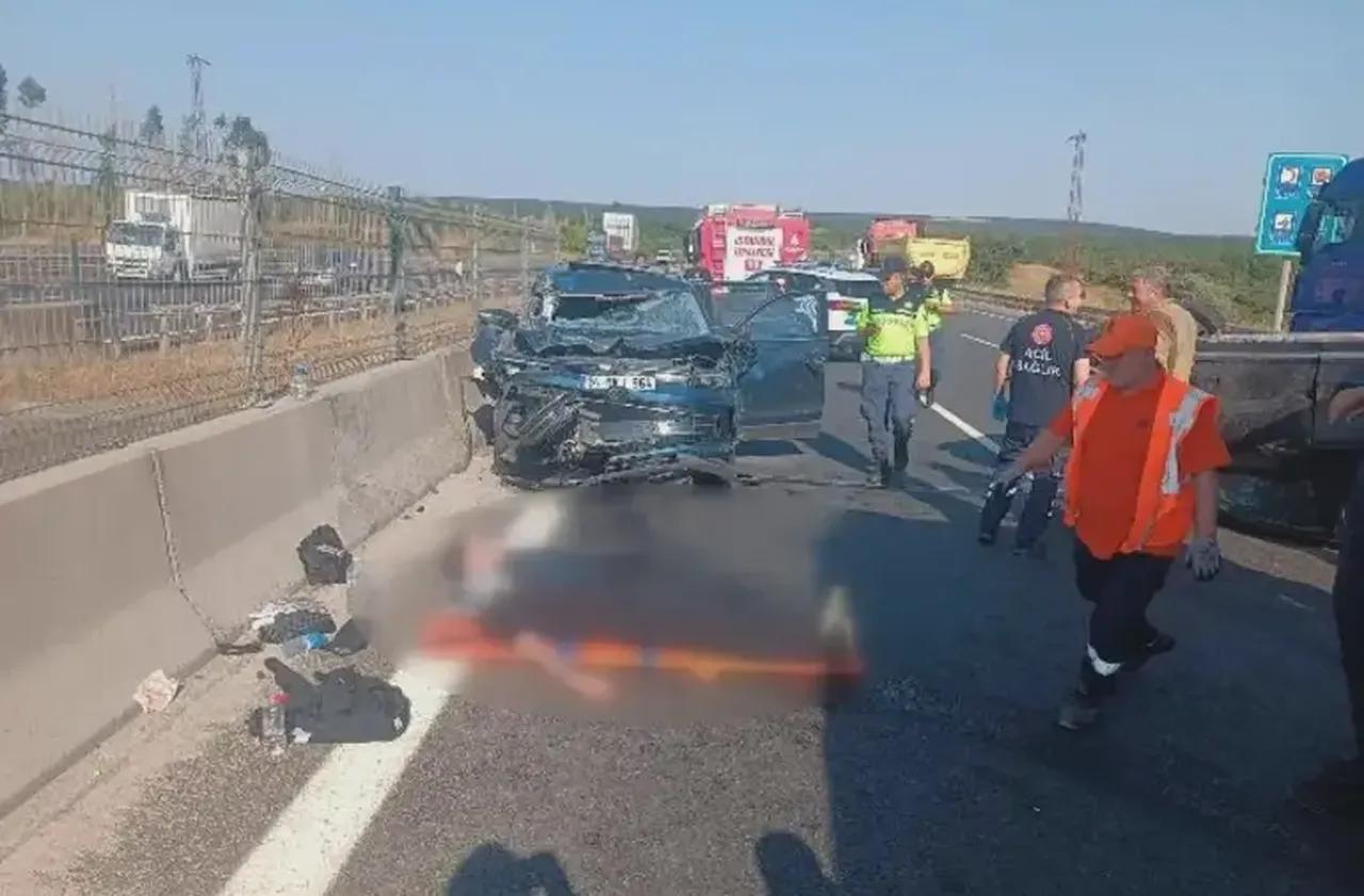Верижна катастрофа с три автомобила на магистрала ТЕМ край Силиври, петима са ранени (СНИМКИ)