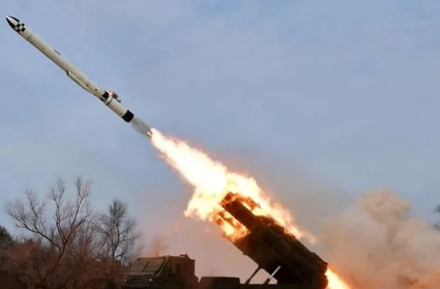 Северна Корея изстреля 12 крилати ракети от новия разрушител „Чо Хьон“ (ВИДЕО)