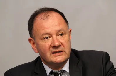 Михаил Миков с тежки обвинения към МВР за скандала с полетите на Пеевски