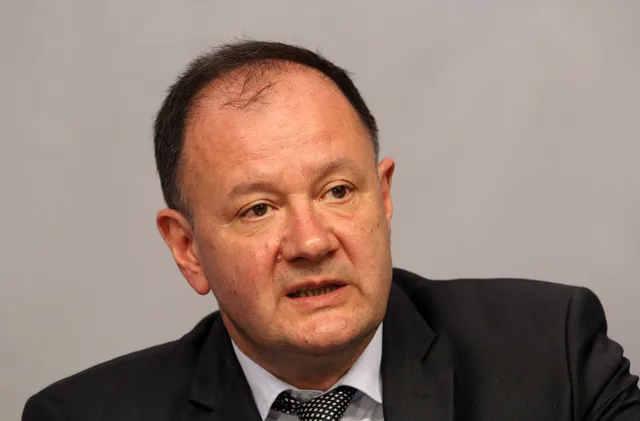 Михаил Миков с тежки обвинения към МВР за скандала с полетите на Пеевски