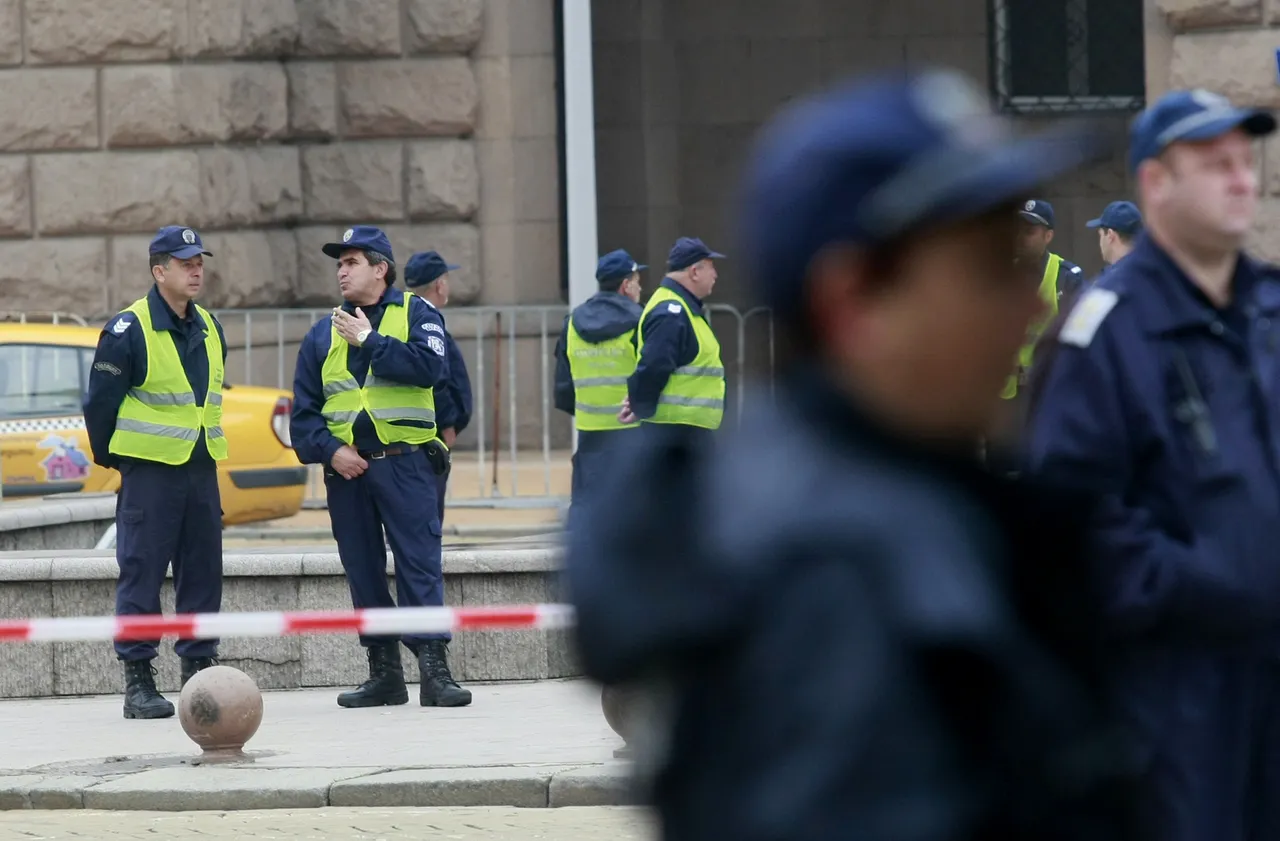 Бомбена заплаха в Президентството! Евакуираха сградата след сигнал за взривно устройство (СНИМКИ)
