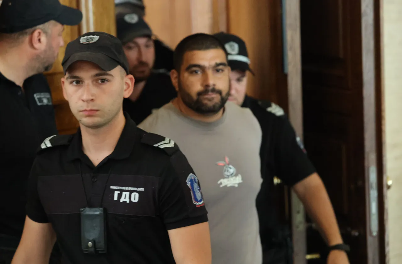 Съдът остави в ареста циганина Траян Филип за катастрофата на „Челопешко шосе“ (СНИМКИ)